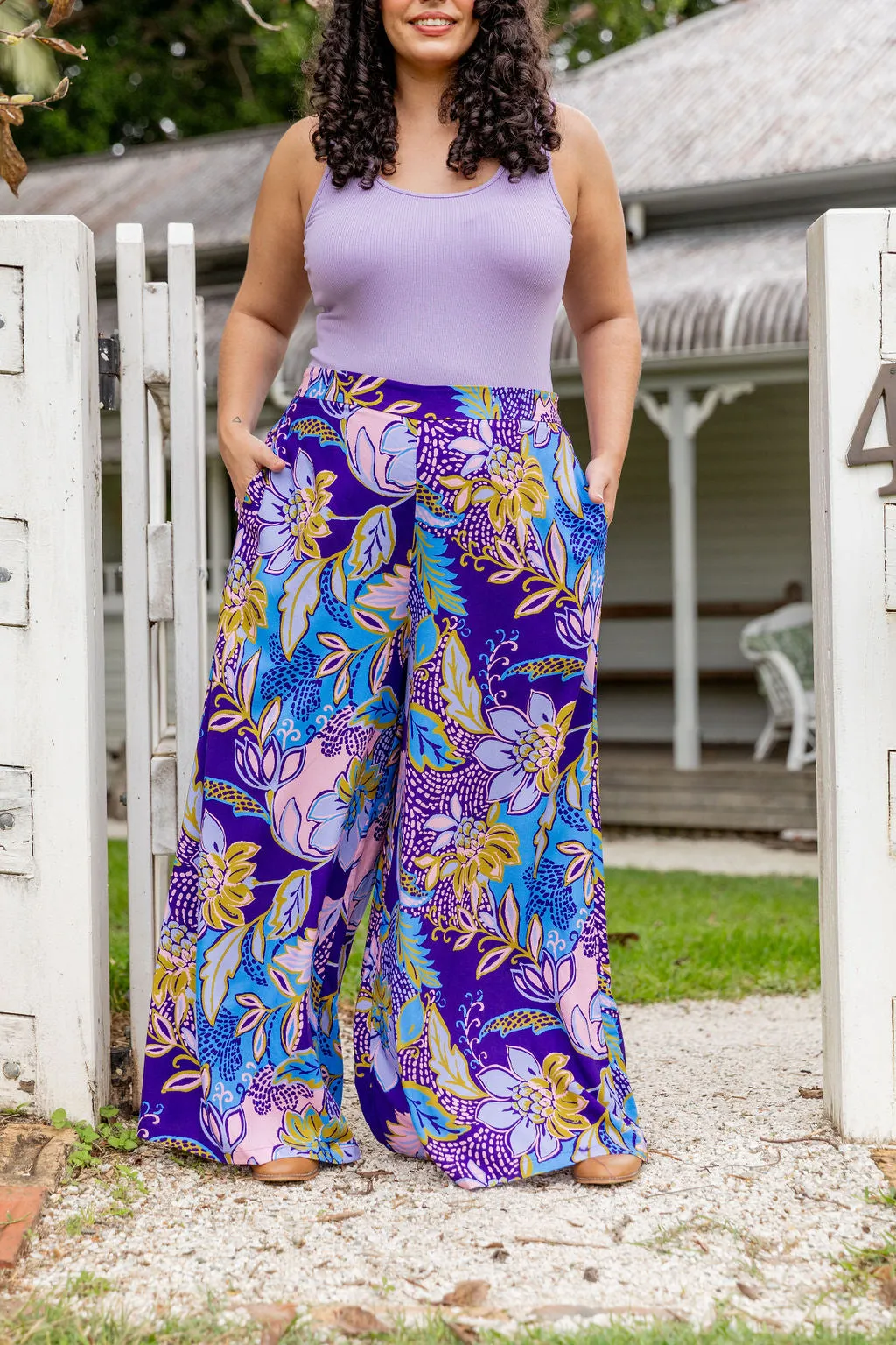 Larsa Pant in Kosum