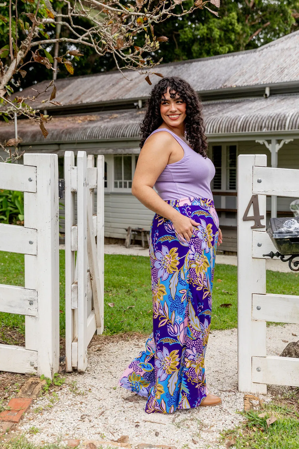Larsa Pant in Kosum