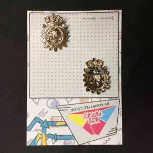 MP0272 - Gold Crown Bust Shield Metal Pin Badge