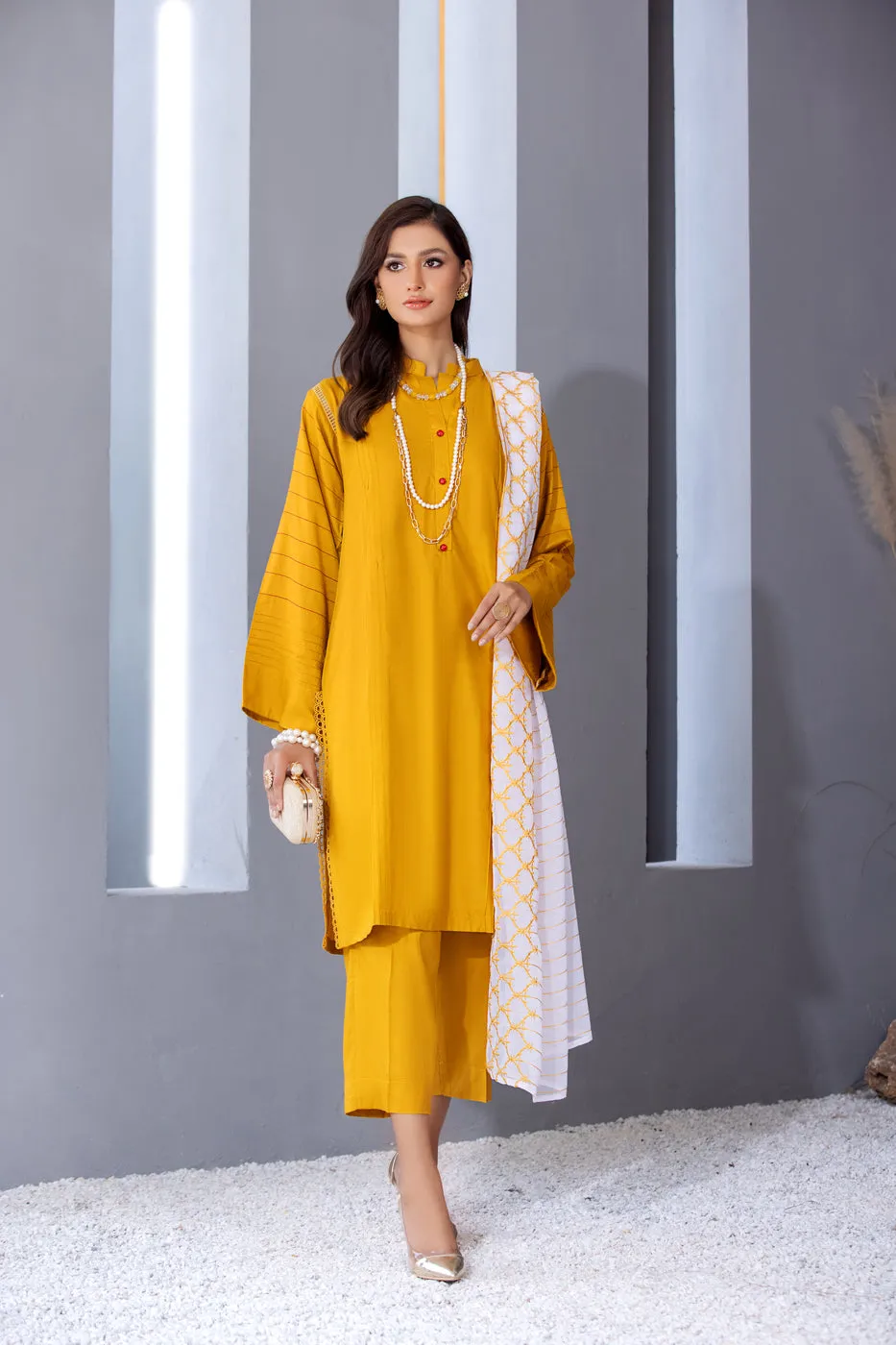 Winter Ready to Wear 3 Pcs Embroidered Dopatta Dress by Gulwarun 01