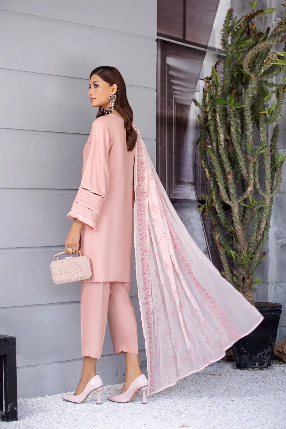 Winter Ready to Wear 3 Pcs Embroidered Dopatta Dress by Gulwarun 02