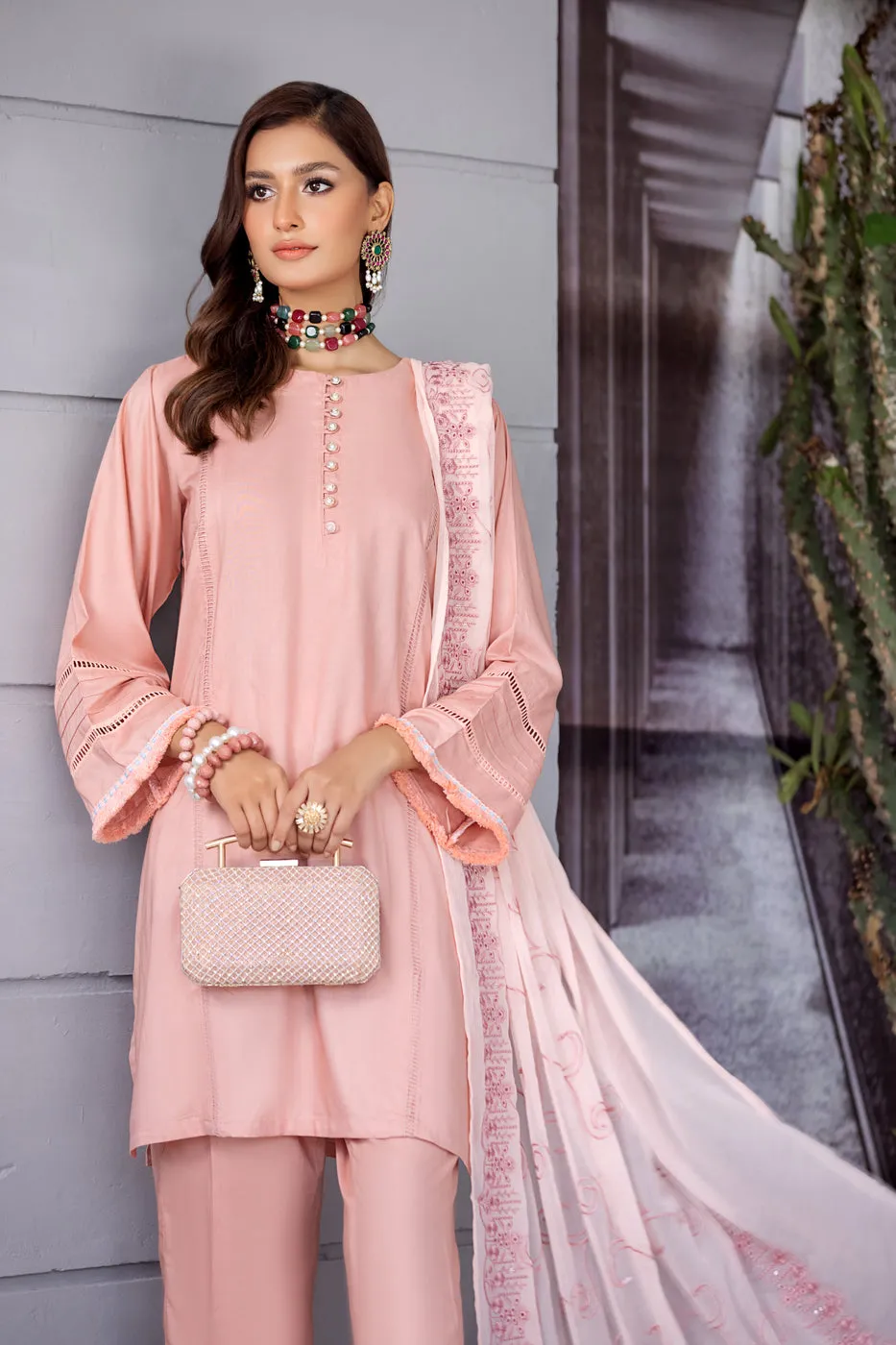 Winter Ready to Wear 3 Pcs Embroidered Dopatta Dress by Gulwarun 02