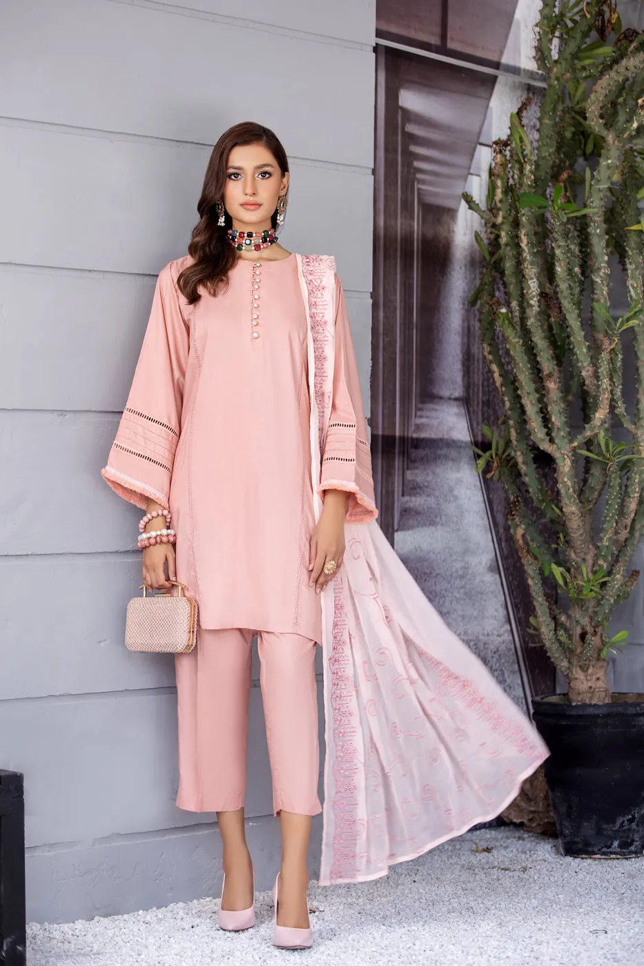 Winter Ready to Wear 3 Pcs Embroidered Dopatta Dress by Gulwarun 02